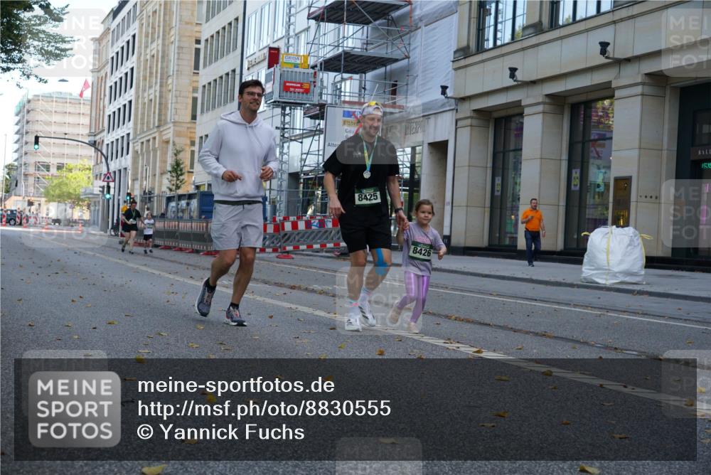 07.09.2025 - BARMER Alsterlauf Yannick Fuchs http://msf.ph/oto/8830555 07.09.2025 10:52:23 Laufen 8425, 8426, 15 meine-sportfotos.de