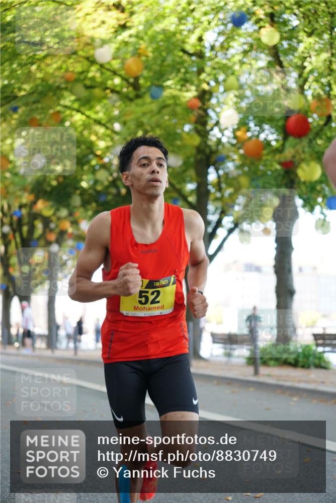 07.09.2025 - BARMER Alsterlauf Yannick Fuchs http://msf.ph/oto/8830749 07.09.2025 11:04:04 Laufen 52 meine-sportfotos.de