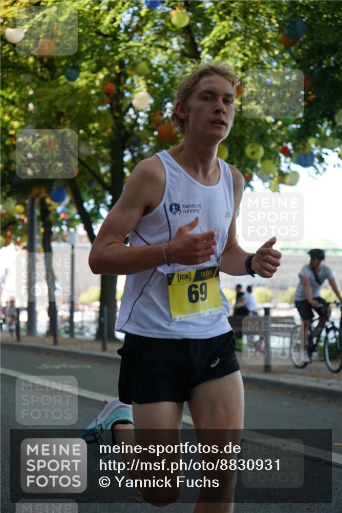 07.09.2025 - BARMER Alsterlauf Yannick Fuchs http://msf.ph/oto/8830931 07.09.2025 11:11:16 Laufen 5, 69 meine-sportfotos.de