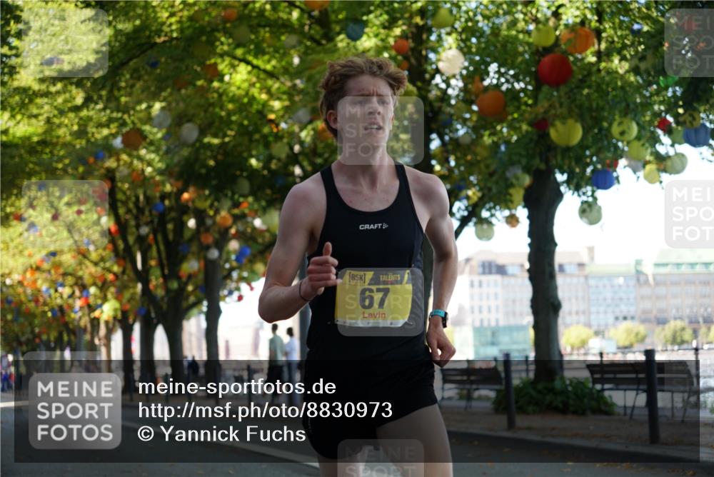 07.09.2025 - BARMER Alsterlauf Yannick Fuchs http://msf.ph/oto/8830973 07.09.2025 11:13:36 Laufen 5, 67 meine-sportfotos.de