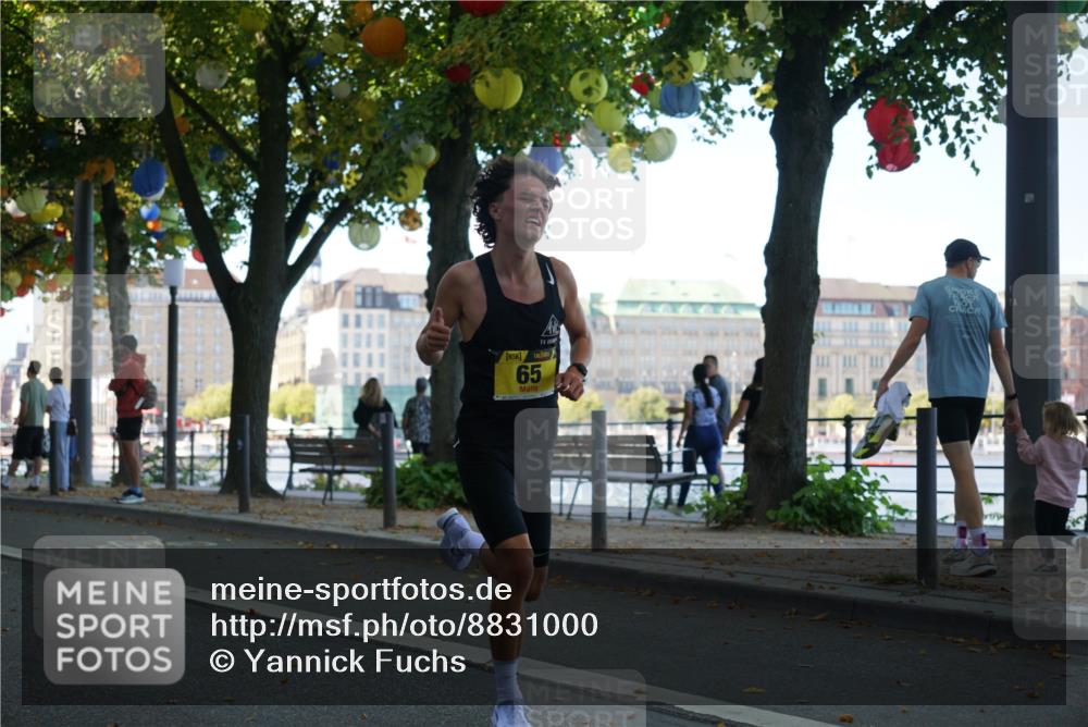 07.09.2025 - BARMER Alsterlauf Yannick Fuchs http://msf.ph/oto/8831000 07.09.2025 11:13:59 Laufen 65 meine-sportfotos.de