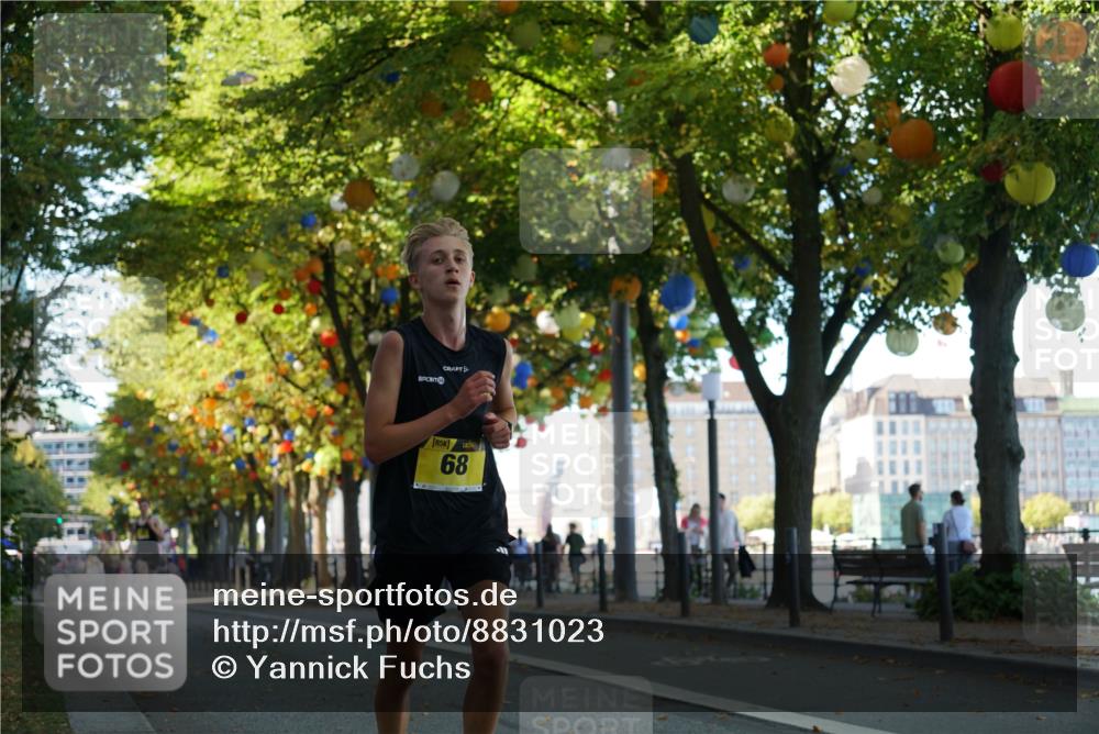 07.09.2025 - BARMER Alsterlauf Yannick Fuchs http://msf.ph/oto/8831023 07.09.2025 11:14:33 Laufen 68 meine-sportfotos.de
