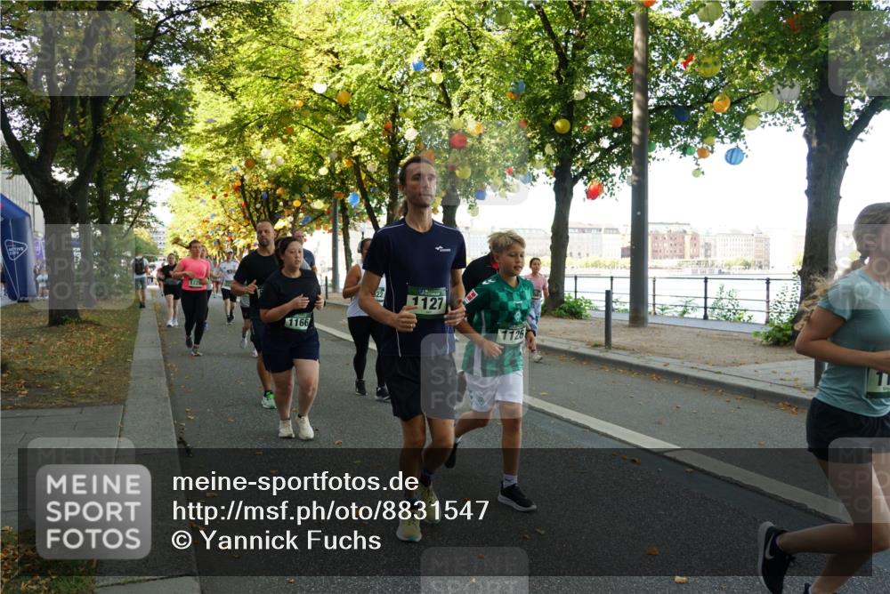07.09.2025 - BARMER Alsterlauf Yannick Fuchs http://msf.ph/oto/8831547 07.09.2025 11:33:19 Laufen 1166, 1127, 1126 meine-sportfotos.de