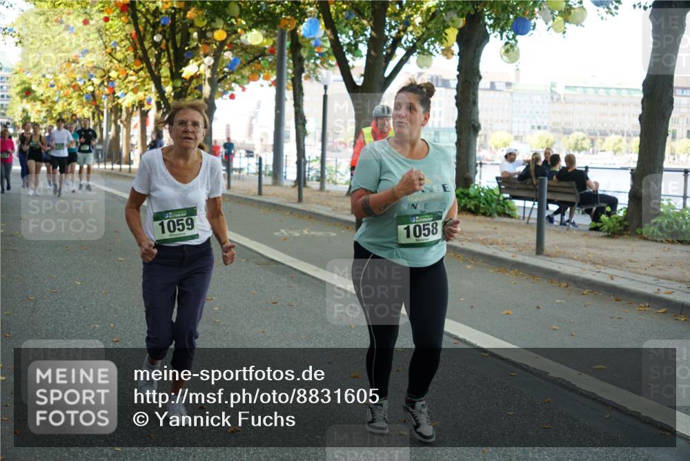 07.09.2025 - BARMER Alsterlauf Yannick Fuchs http://msf.ph/oto/8831605 07.09.2025 11:33:40 Laufen 1059, 90, 1058 meine-sportfotos.de