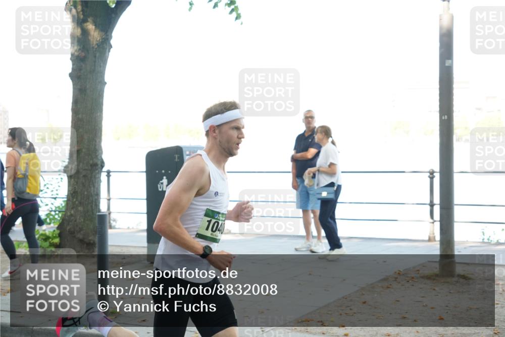 07.09.2025 - BARMER Alsterlauf Yannick Fuchs http://msf.ph/oto/8832008 07.09.2025 11:37:08 Laufen 1040 meine-sportfotos.de