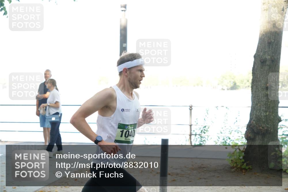 07.09.2025 - BARMER Alsterlauf Yannick Fuchs http://msf.ph/oto/8832010 07.09.2025 11:37:08 Laufen 1040 meine-sportfotos.de