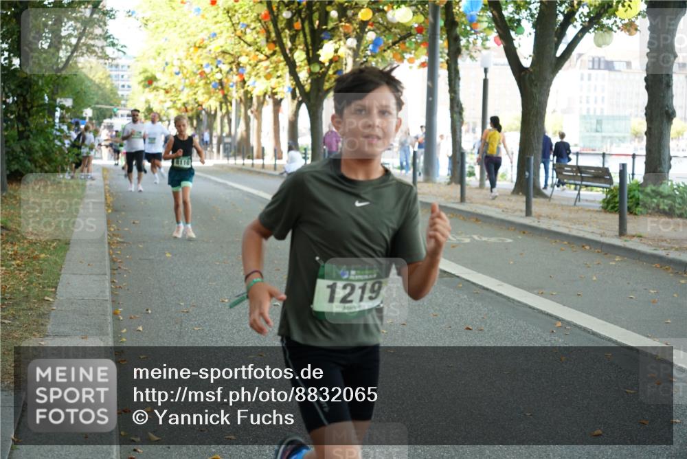 07.09.2025 - BARMER Alsterlauf Yannick Fuchs http://msf.ph/oto/8832065 07.09.2025 11:37:26 Laufen 8110, 1219 meine-sportfotos.de