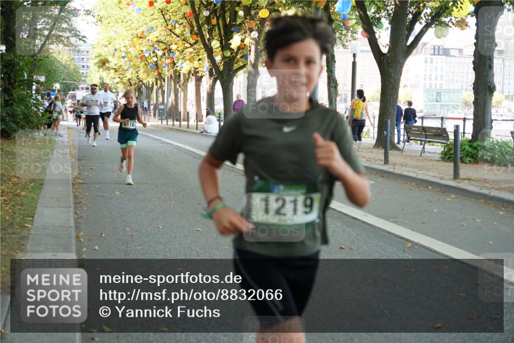 07.09.2025 - BARMER Alsterlauf Yannick Fuchs http://msf.ph/oto/8832066 07.09.2025 11:37:26 Laufen 110, 1219 meine-sportfotos.de