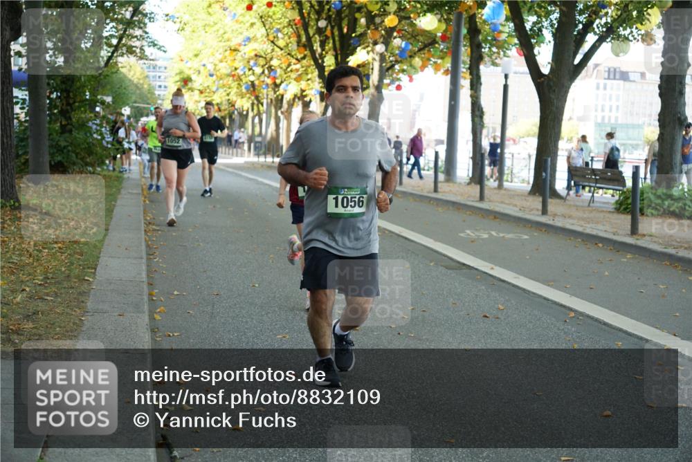 07.09.2025 - BARMER Alsterlauf Yannick Fuchs http://msf.ph/oto/8832109 07.09.2025 11:37:45 Laufen 1052, 1056 meine-sportfotos.de