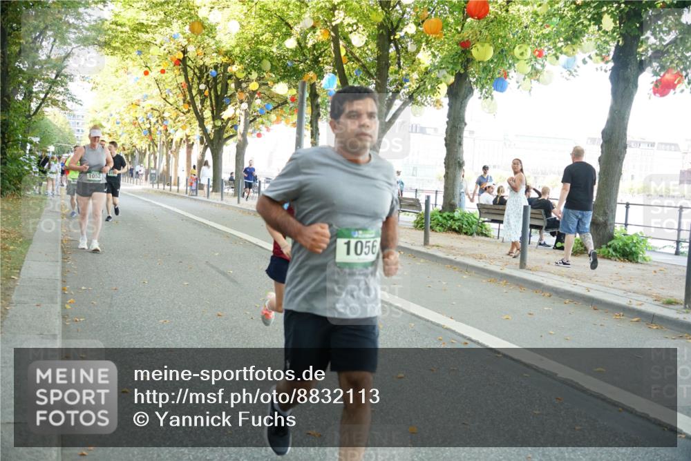 07.09.2025 - BARMER Alsterlauf Yannick Fuchs http://msf.ph/oto/8832113 07.09.2025 11:37:46 Laufen 1052, 1056 meine-sportfotos.de