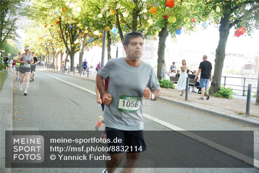 07.09.2025 - BARMER Alsterlauf Yannick Fuchs http://msf.ph/oto/8832114 07.09.2025 11:37:47 Laufen 1052, 1056 meine-sportfotos.de