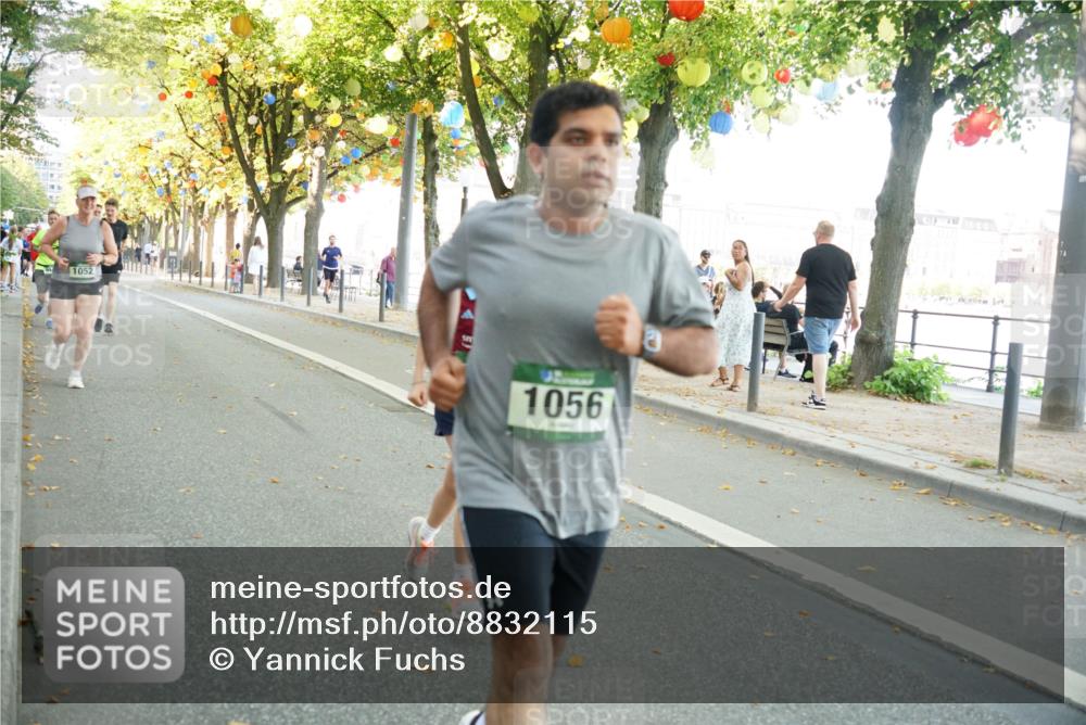 07.09.2025 - BARMER Alsterlauf Yannick Fuchs http://msf.ph/oto/8832115 07.09.2025 11:37:47 Laufen 1052, 1056 meine-sportfotos.de