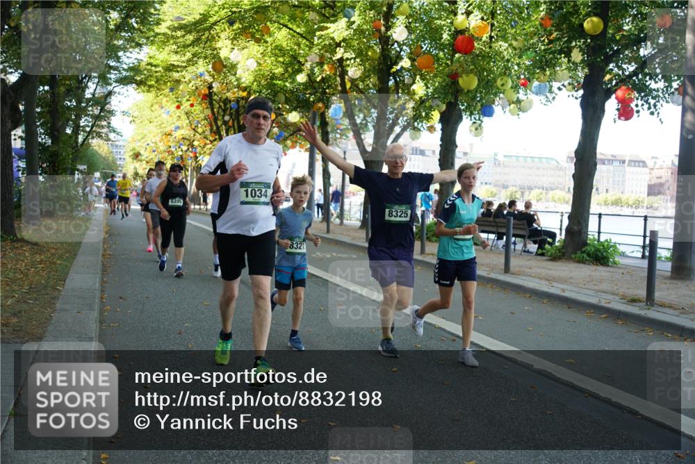 07.09.2025 - BARMER Alsterlauf Yannick Fuchs http://msf.ph/oto/8832198 07.09.2025 11:38:20 Laufen 8395, 1034, 8321, 8325 meine-sportfotos.de