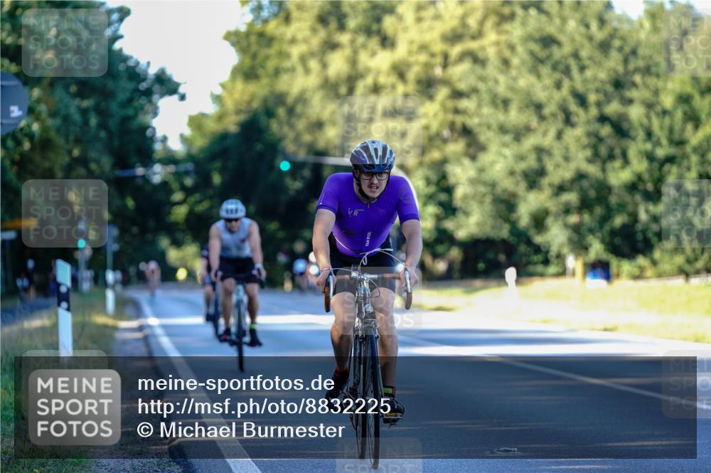 07.09.2025 - 19. Norderstedt Triathlon Michael Burmester http://msf.ph/oto/8832225 07.09.2025 16:22:34 Radfahren 406, 1418, 1452 meine-sportfotos.de