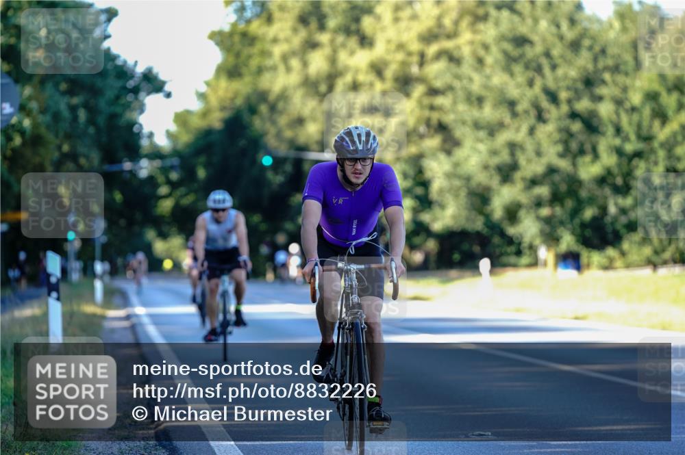 07.09.2025 - 19. Norderstedt Triathlon Michael Burmester http://msf.ph/oto/8832226 07.09.2025 16:22:35 Radfahren 378, 406, 1418, 1452 meine-sportfotos.de