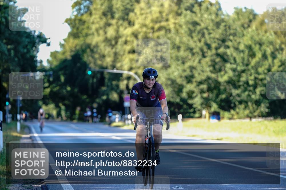 07.09.2025 - 19. Norderstedt Triathlon Michael Burmester http://msf.ph/oto/8832234 07.09.2025 16:22:39 Radfahren 378, 1452, 1560 meine-sportfotos.de