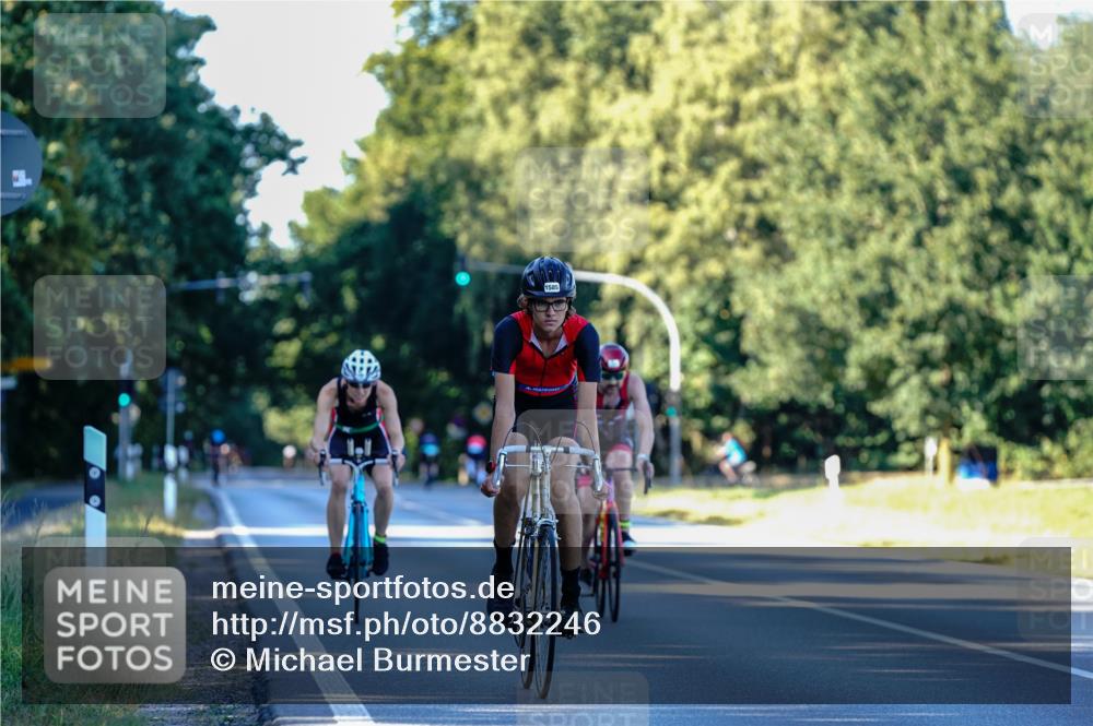07.09.2025 - 19. Norderstedt Triathlon Michael Burmester http://msf.ph/oto/8832246 07.09.2025 16:23:06 Radfahren 386, 1575, 1585 meine-sportfotos.de