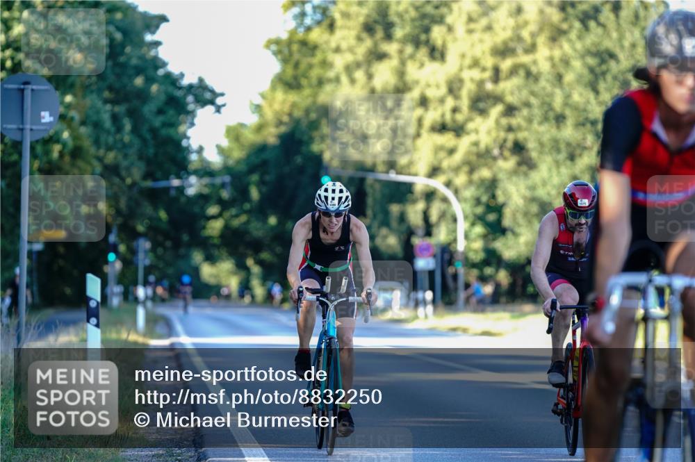 07.09.2025 - 19. Norderstedt Triathlon Michael Burmester http://msf.ph/oto/8832250 07.09.2025 16:23:07 Radfahren 1098, 1575, 1585 meine-sportfotos.de