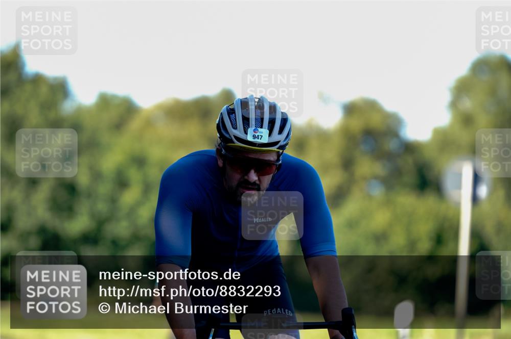 07.09.2025 - 19. Norderstedt Triathlon Michael Burmester http://msf.ph/oto/8832293 07.09.2025 16:24:19 Radfahren 429, 925, 947 meine-sportfotos.de