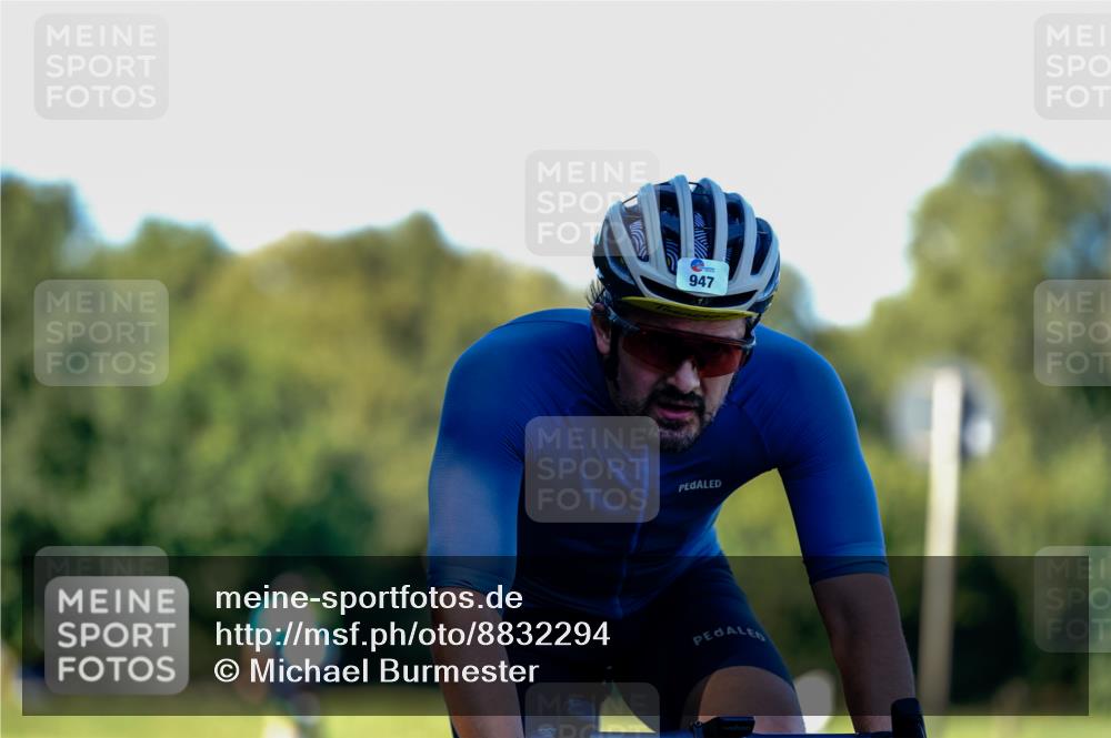 07.09.2025 - 19. Norderstedt Triathlon Michael Burmester http://msf.ph/oto/8832294 07.09.2025 16:24:19 Radfahren 429, 925, 947 meine-sportfotos.de