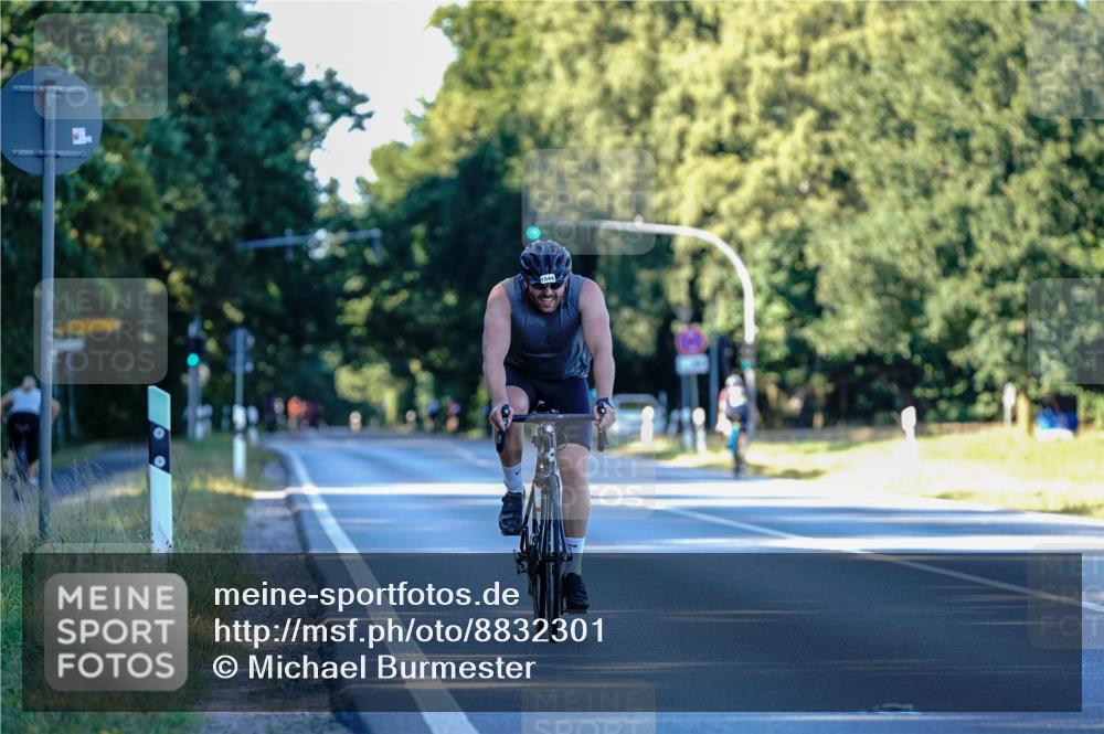 07.09.2025 - 19. Norderstedt Triathlon Michael Burmester http://msf.ph/oto/8832301 07.09.2025 16:24:32 Radfahren 1544 meine-sportfotos.de