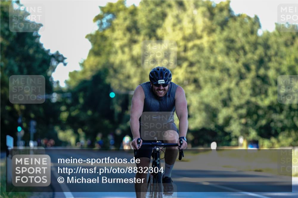 07.09.2025 - 19. Norderstedt Triathlon Michael Burmester http://msf.ph/oto/8832304 07.09.2025 16:24:33 Radfahren 1544 meine-sportfotos.de