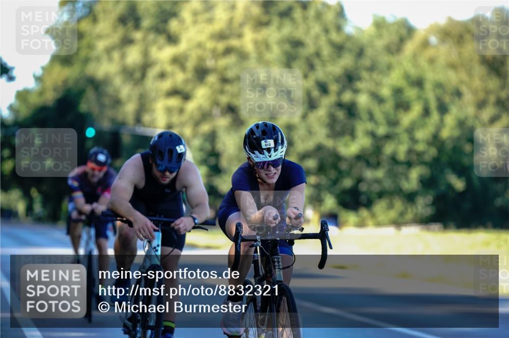 07.09.2025 - 19. Norderstedt Triathlon Michael Burmester http://msf.ph/oto/8832321 07.09.2025 16:25:20 Radfahren 875, 912, 1547, 1558 meine-sportfotos.de