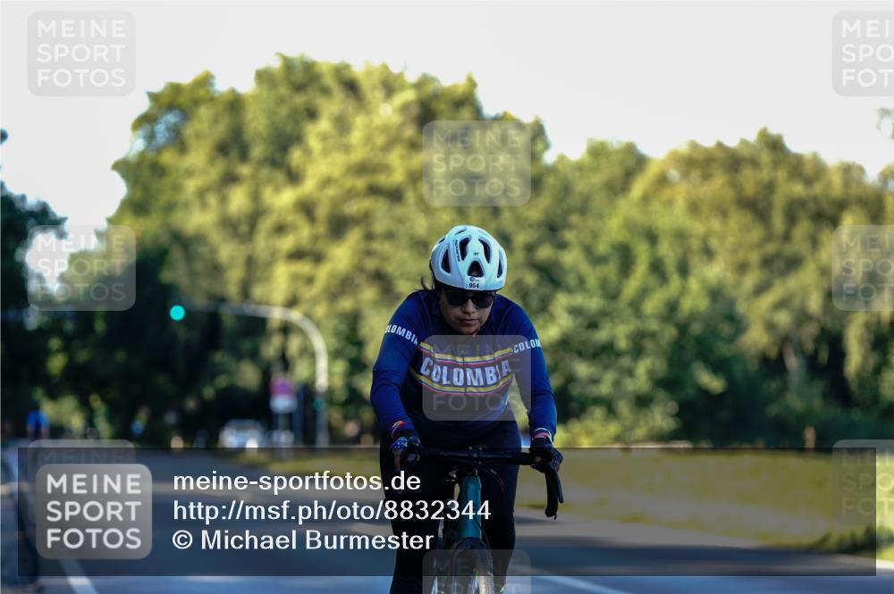 07.09.2025 - 19. Norderstedt Triathlon Michael Burmester http://msf.ph/oto/8832344 07.09.2025 16:25:48 Radfahren 954, 1423 meine-sportfotos.de