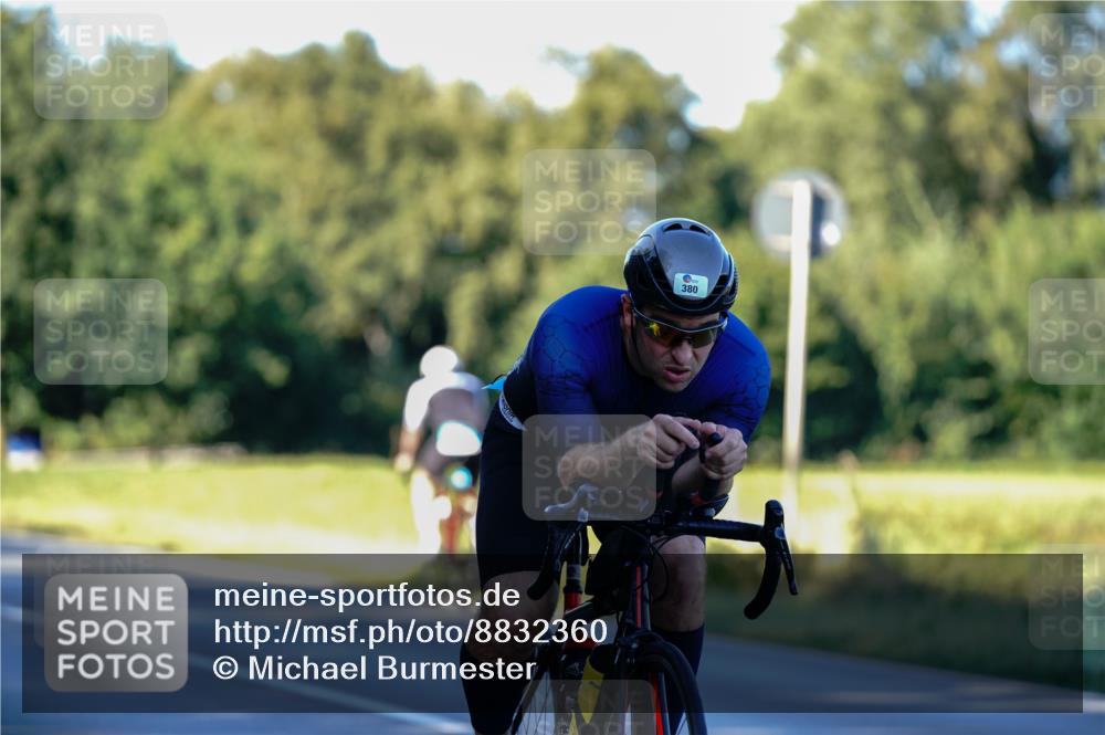 07.09.2025 - 19. Norderstedt Triathlon Michael Burmester http://msf.ph/oto/8832360 07.09.2025 16:27:08 Radfahren 380, 1106, 1516 meine-sportfotos.de