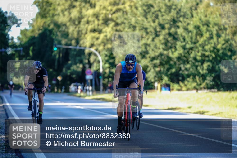 07.09.2025 - 19. Norderstedt Triathlon Michael Burmester http://msf.ph/oto/8832389 07.09.2025 16:29:54 Radfahren 864, 924 meine-sportfotos.de