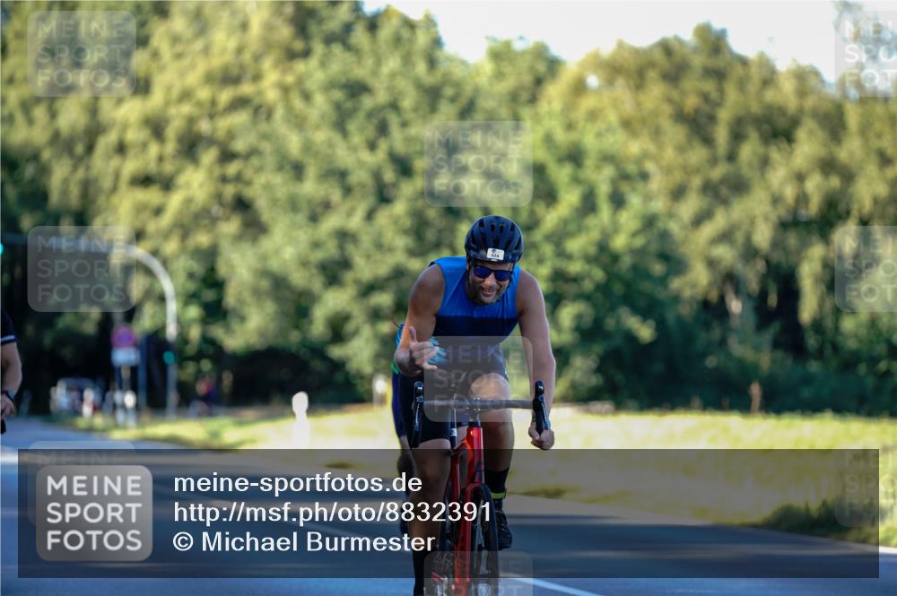 07.09.2025 - 19. Norderstedt Triathlon Michael Burmester http://msf.ph/oto/8832391 07.09.2025 16:29:55 Radfahren 864, 924, 1448 meine-sportfotos.de