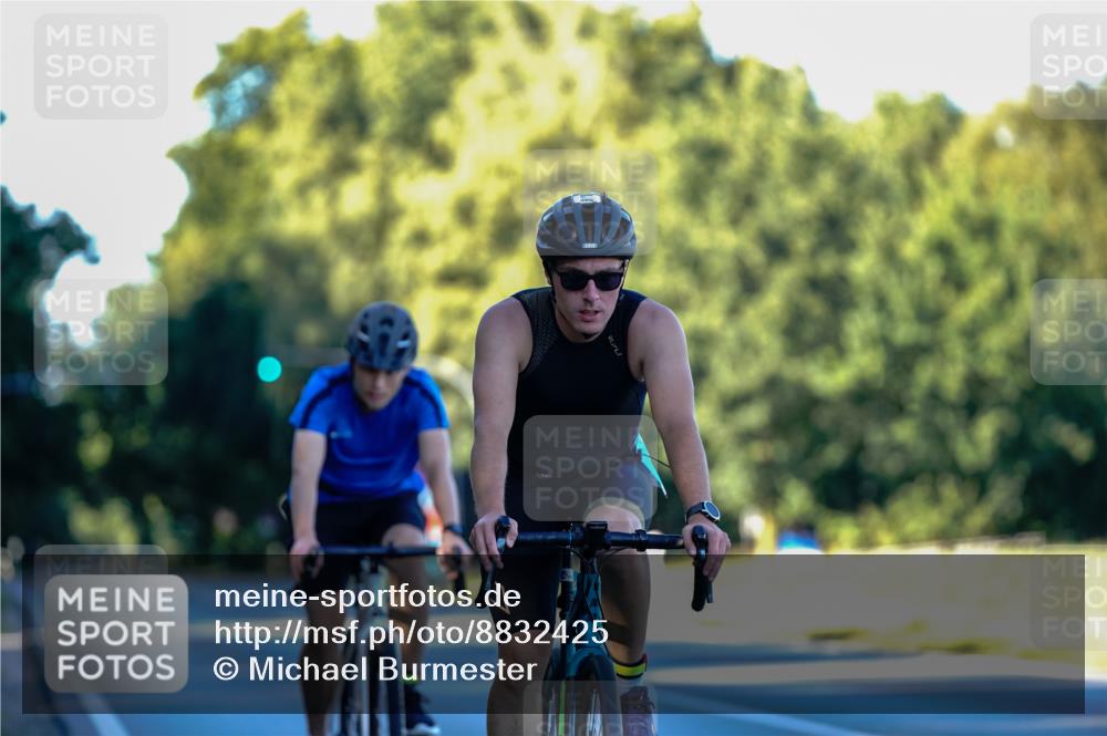07.09.2025 - 19. Norderstedt Triathlon Michael Burmester http://msf.ph/oto/8832425 07.09.2025 16:31:41 Radfahren 886, 890 meine-sportfotos.de