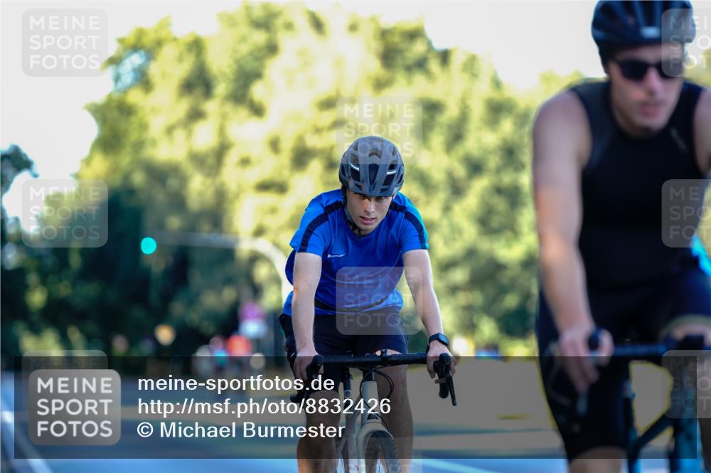 07.09.2025 - 19. Norderstedt Triathlon Michael Burmester http://msf.ph/oto/8832426 07.09.2025 16:31:42 Radfahren 886, 890 meine-sportfotos.de