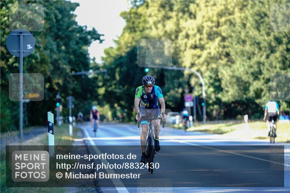 07.09.2025 - 19. Norderstedt Triathlon Michael Burmester http://msf.ph/oto/8832430 07.09.2025 16:32:07 Radfahren 923 meine-sportfotos.de