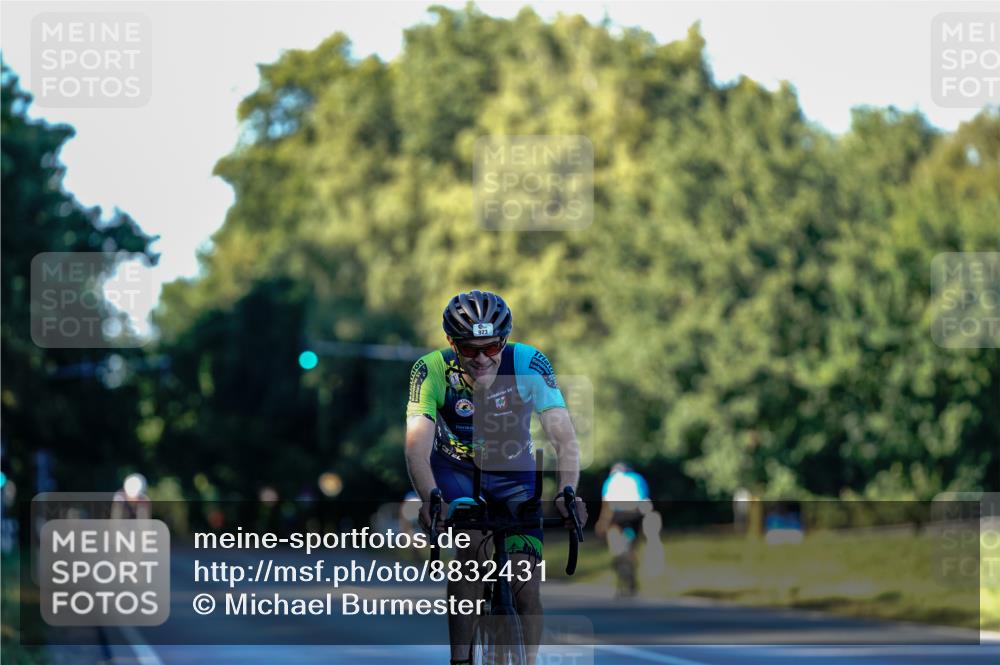 07.09.2025 - 19. Norderstedt Triathlon Michael Burmester http://msf.ph/oto/8832431 07.09.2025 16:32:09 Radfahren 923 meine-sportfotos.de