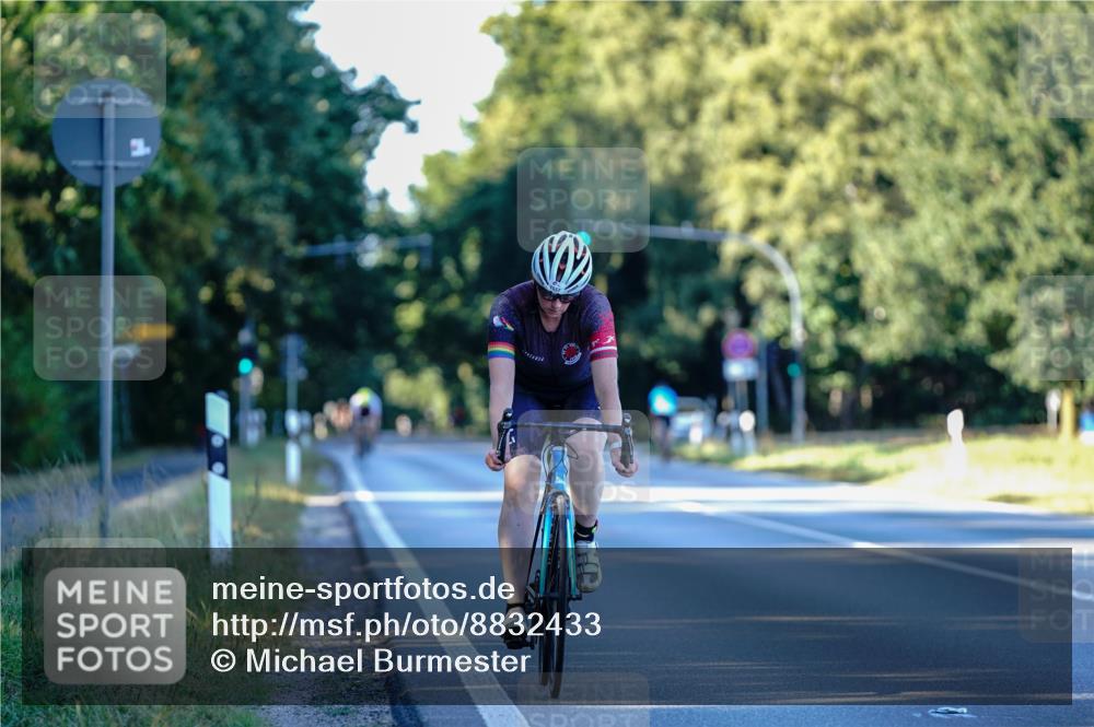 07.09.2025 - 19. Norderstedt Triathlon Michael Burmester http://msf.ph/oto/8832433 07.09.2025 16:32:16 Radfahren 1557 meine-sportfotos.de