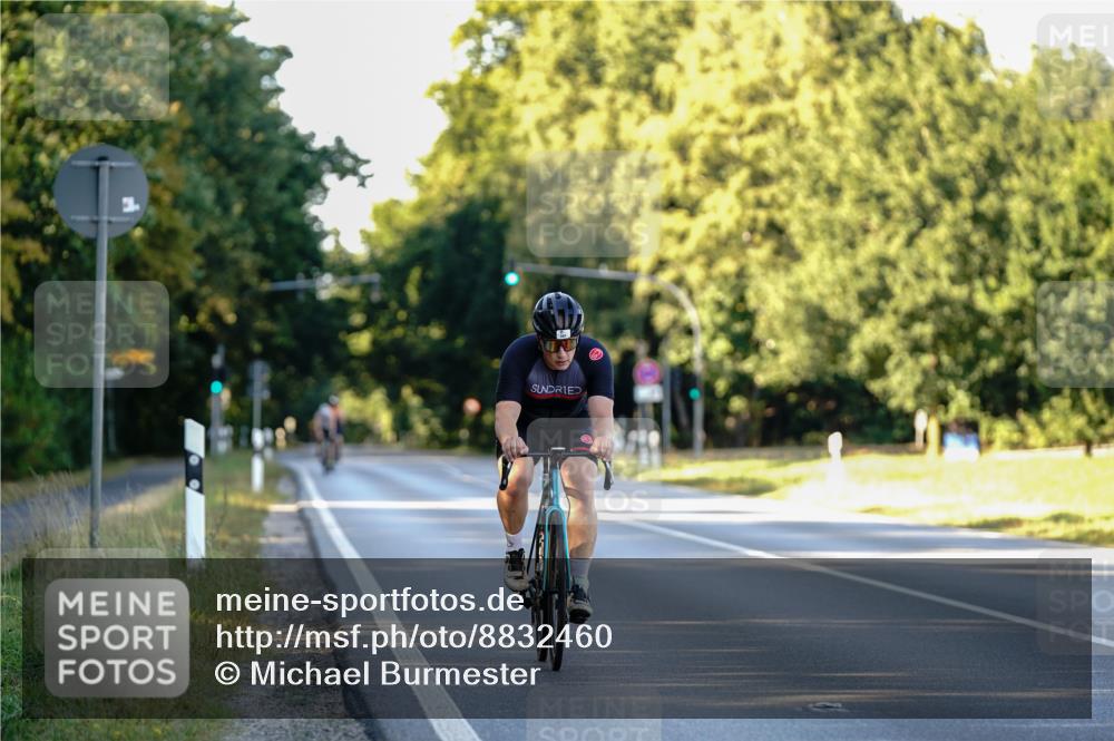 07.09.2025 - 19. Norderstedt Triathlon Michael Burmester http://msf.ph/oto/8832460 07.09.2025 16:35:49 Radfahren 381 meine-sportfotos.de