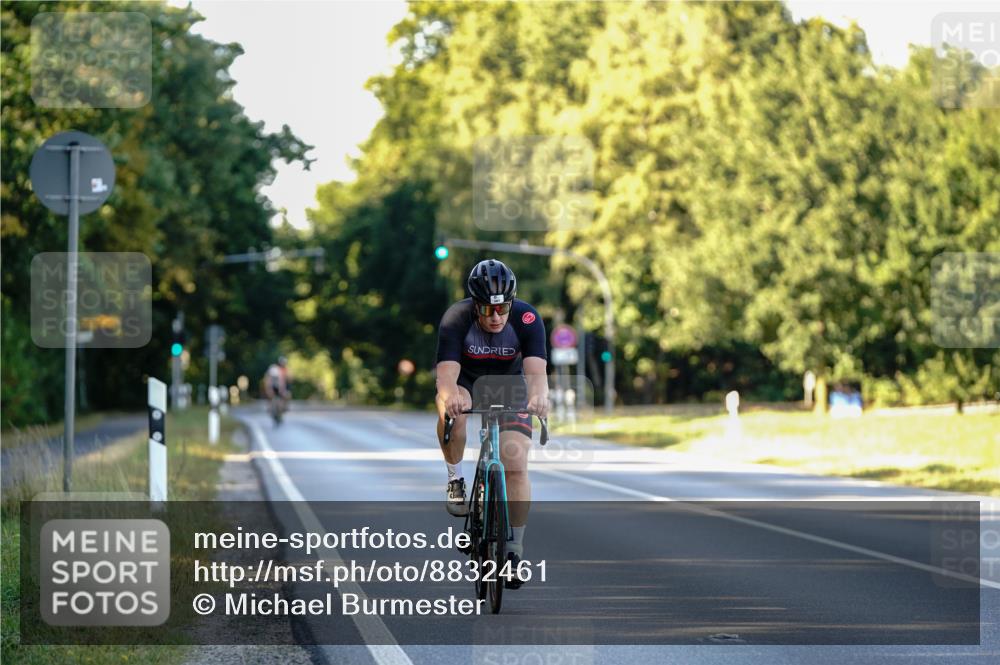 07.09.2025 - 19. Norderstedt Triathlon Michael Burmester http://msf.ph/oto/8832461 07.09.2025 16:35:49 Radfahren 381 meine-sportfotos.de