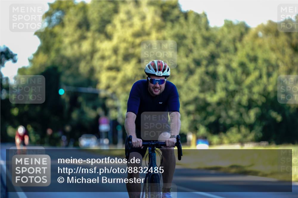 07.09.2025 - 19. Norderstedt Triathlon Michael Burmester http://msf.ph/oto/8832485 07.09.2025 16:37:21 Radfahren 1418, 1437 meine-sportfotos.de