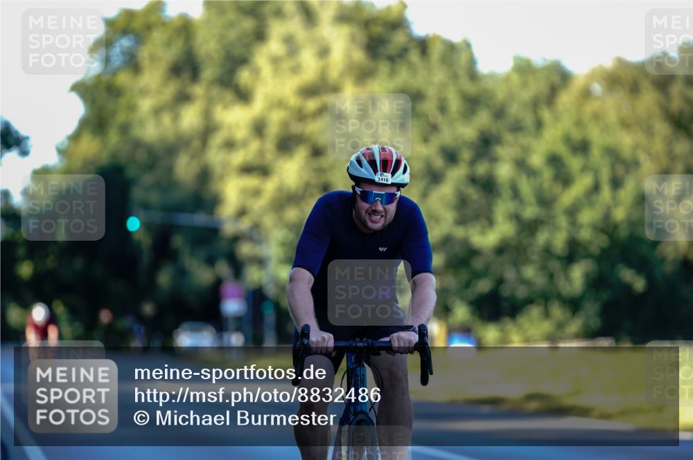 07.09.2025 - 19. Norderstedt Triathlon Michael Burmester http://msf.ph/oto/8832486 07.09.2025 16:37:21 Radfahren 1418, 1437 meine-sportfotos.de