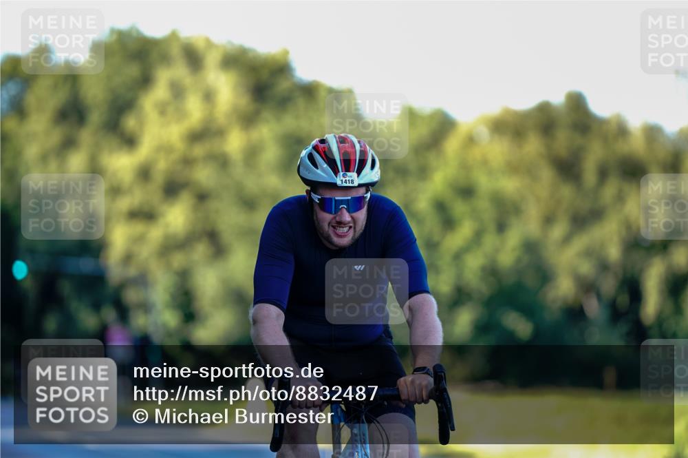 07.09.2025 - 19. Norderstedt Triathlon Michael Burmester http://msf.ph/oto/8832487 07.09.2025 16:37:22 Radfahren 1418, 1437 meine-sportfotos.de