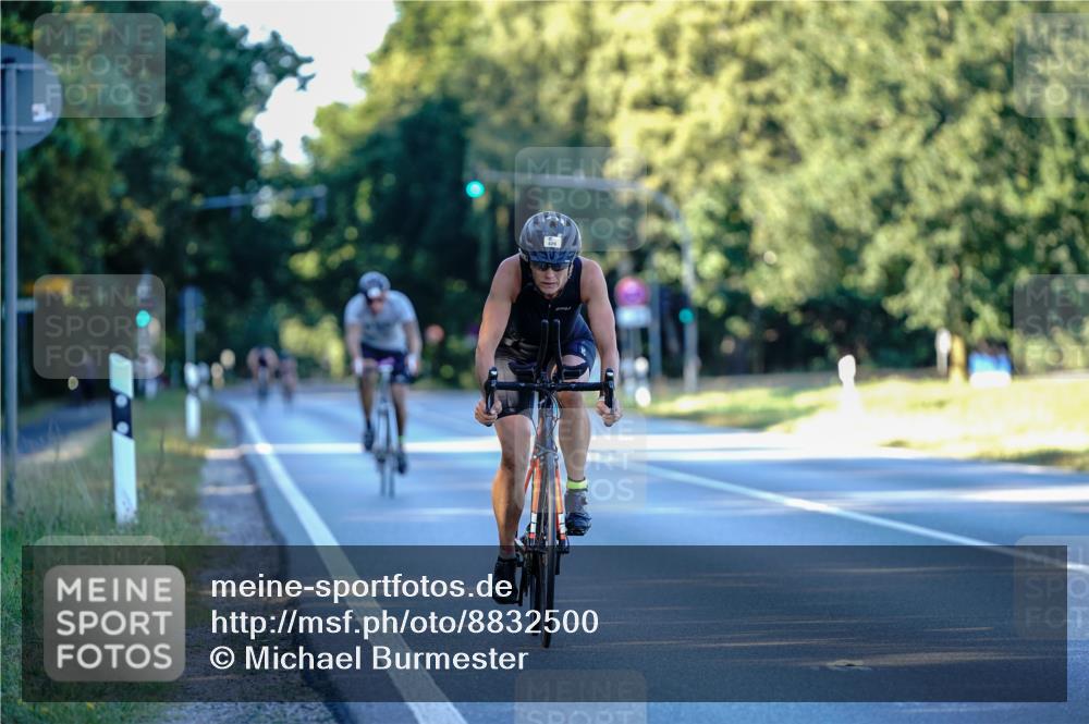 07.09.2025 - 19. Norderstedt Triathlon Michael Burmester http://msf.ph/oto/8832500 07.09.2025 16:38:20 Radfahren 429 meine-sportfotos.de