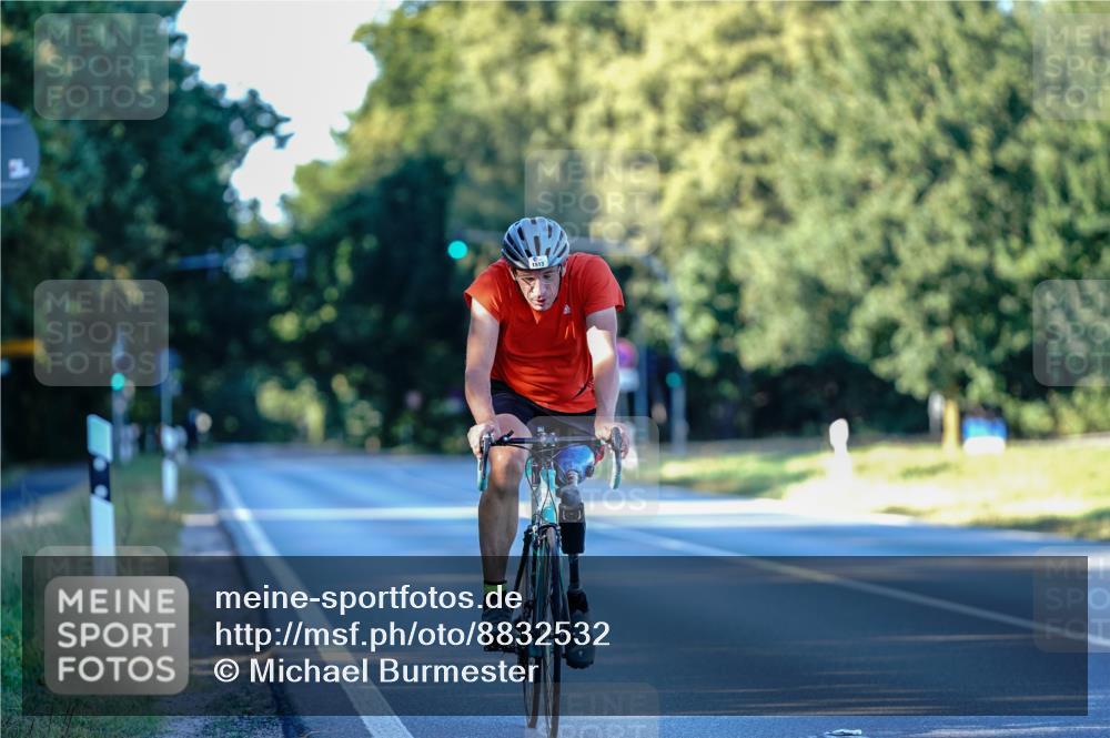 07.09.2025 - 19. Norderstedt Triathlon Michael Burmester http://msf.ph/oto/8832532 07.09.2025 16:40:24 Radfahren 1513 meine-sportfotos.de