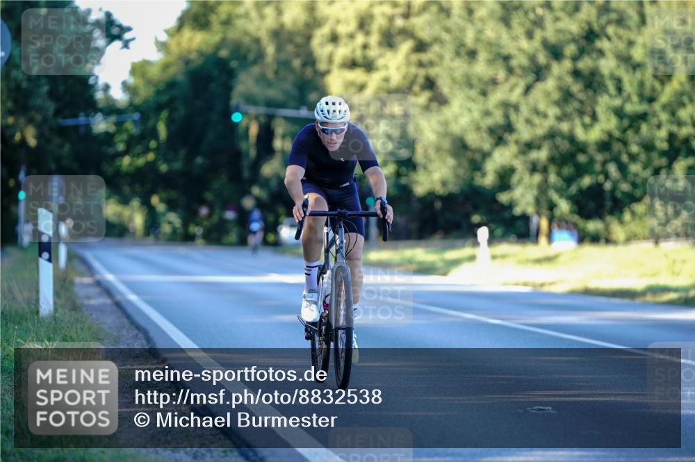 07.09.2025 - 19. Norderstedt Triathlon Michael Burmester http://msf.ph/oto/8832538 07.09.2025 16:43:58 Radfahren 372 meine-sportfotos.de