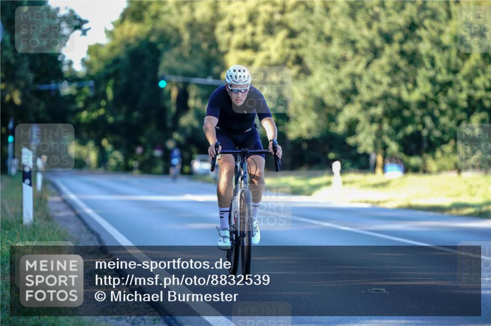 07.09.2025 - 19. Norderstedt Triathlon Michael Burmester http://msf.ph/oto/8832539 07.09.2025 16:43:59 Radfahren 372 meine-sportfotos.de