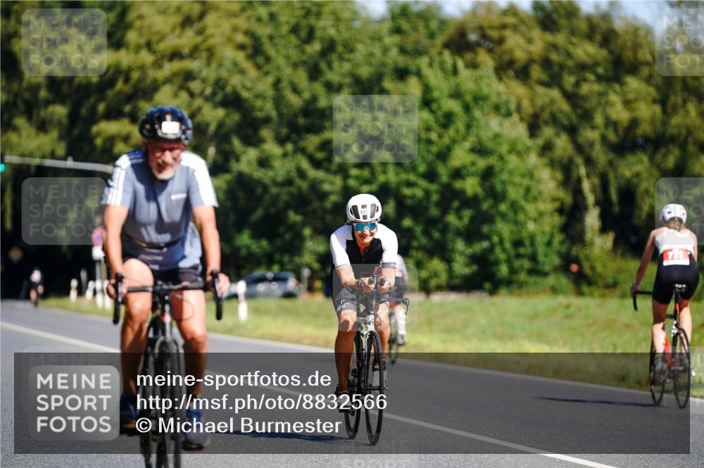 07.09.2025 - 19. Norderstedt Triathlon Michael Burmester http://msf.ph/oto/8832566 07.09.2025 11:44:47 Radfahren 186, 192 meine-sportfotos.de