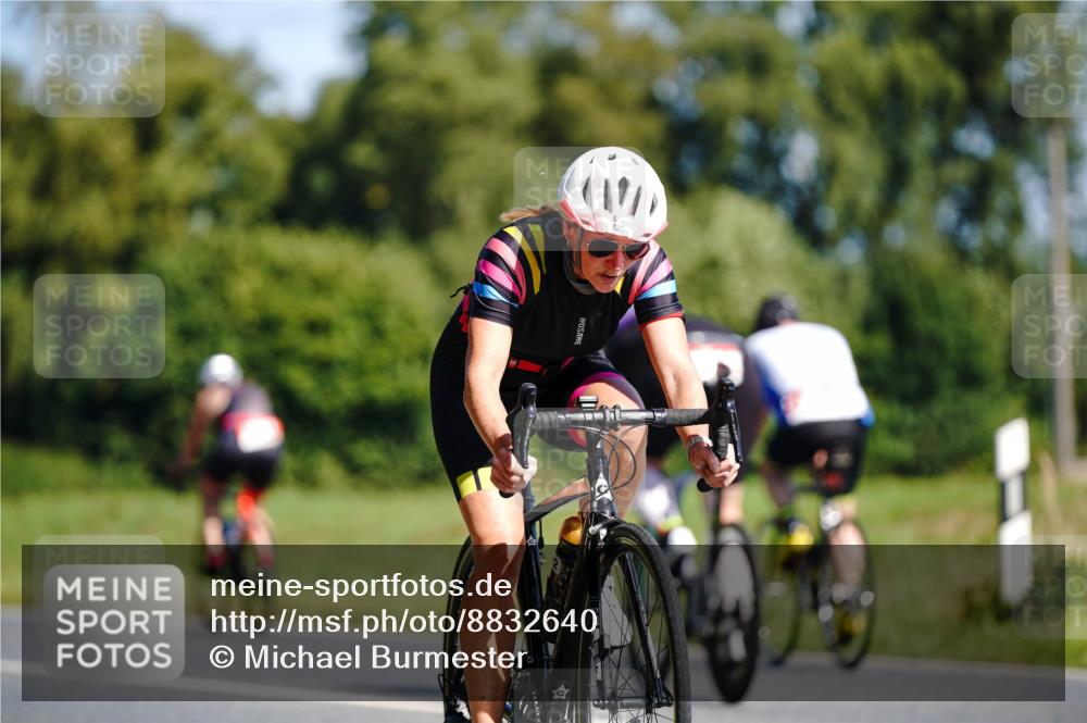 07.09.2025 - 19. Norderstedt Triathlon Michael Burmester http://msf.ph/oto/8832640 07.09.2025 11:47:54 Radfahren 822 meine-sportfotos.de