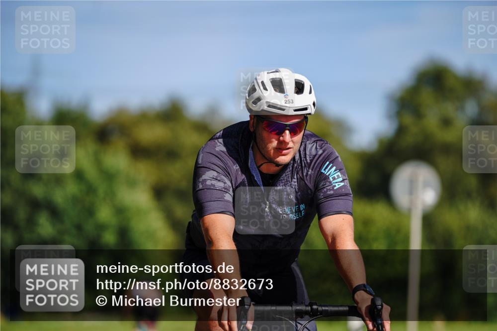 07.09.2025 - 19. Norderstedt Triathlon Michael Burmester http://msf.ph/oto/8832673 07.09.2025 11:49:49 Radfahren 253, 1223 meine-sportfotos.de