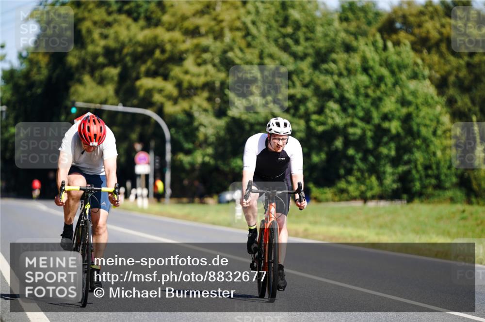 07.09.2025 - 19. Norderstedt Triathlon Michael Burmester http://msf.ph/oto/8832677 07.09.2025 11:49:58 Radfahren 826, 849 meine-sportfotos.de