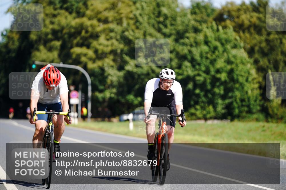 07.09.2025 - 19. Norderstedt Triathlon Michael Burmester http://msf.ph/oto/8832679 07.09.2025 11:49:58 Radfahren 826, 849 meine-sportfotos.de